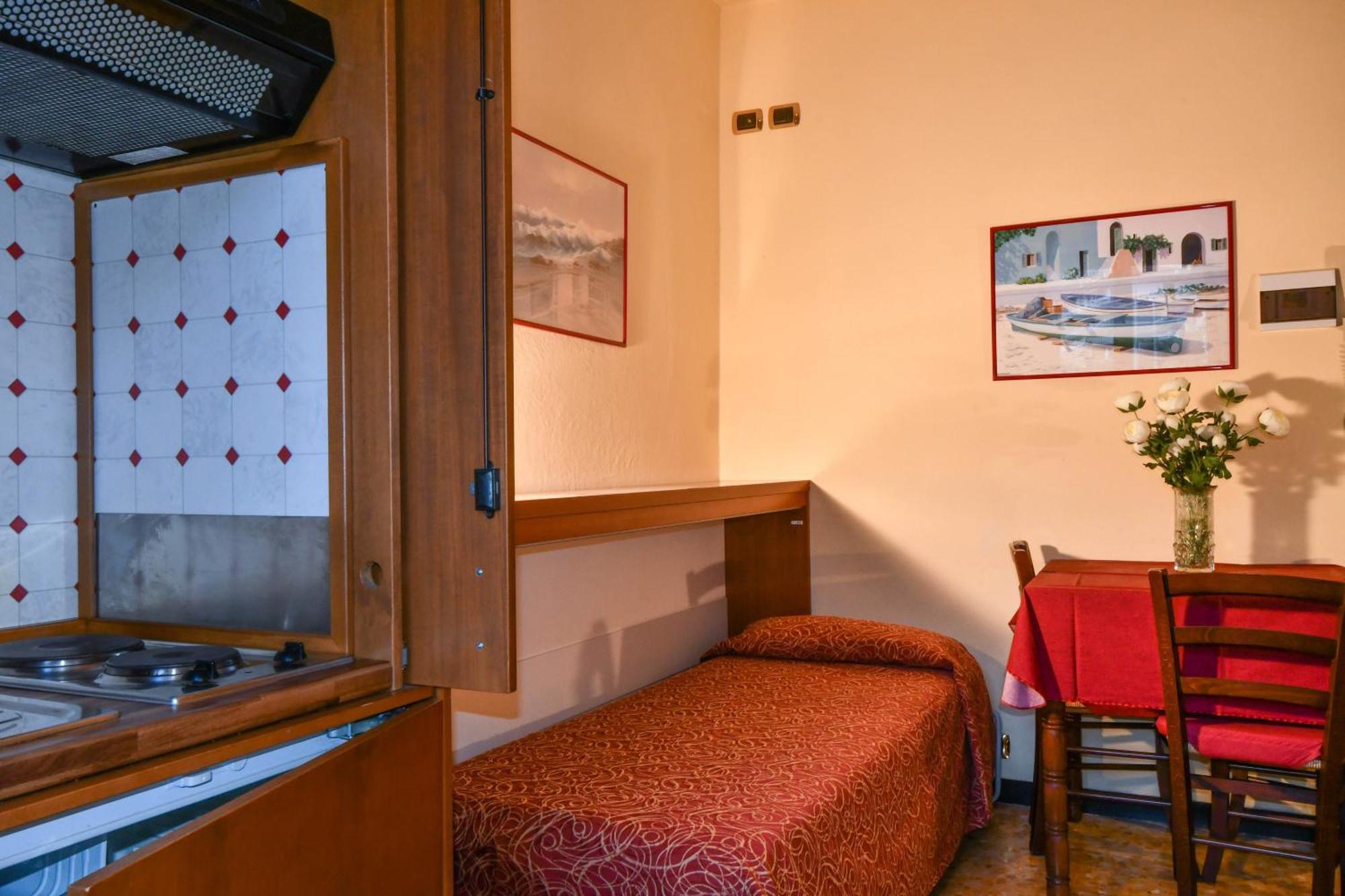مونيلّي Hotel Residence Paradiso الغرفة الصورة