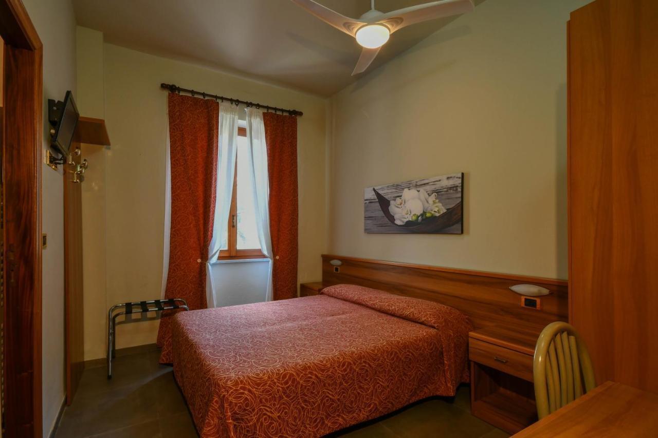 مونيلّي Hotel Residence Paradiso الغرفة الصورة